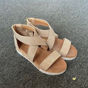 Tahari sandals